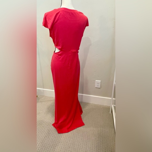 Women's Cut Out Split Maxi, Sleeveless Dress in Coral. Size Medium. New. - Picture 3 of 4